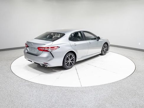 Used 2018 Toyota Camry SE w/ Moonroof Package FWD image 29