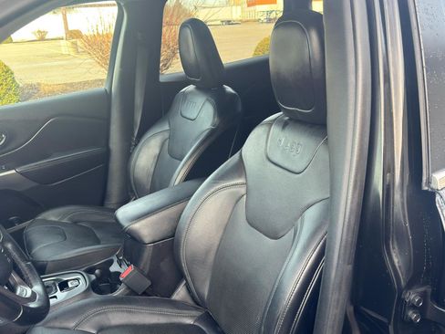 Used 2019 Jeep Cherokee Limited image 17