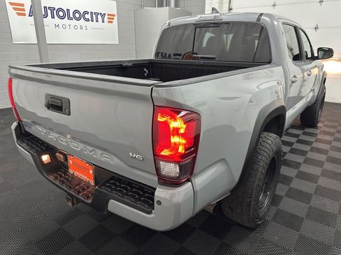 Used 2019 Toyota Tacoma TRD Off-Road image 9