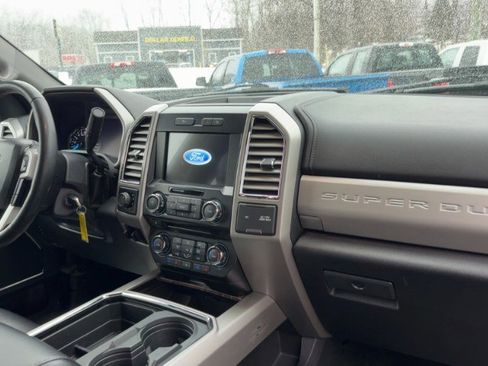 Used 2017 Ford F250 Lariat w/ Chrome Package image 15