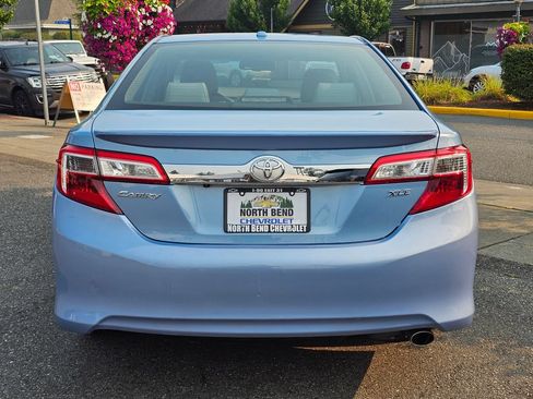 Used 2012 Toyota Camry XLE w/ Leather Pkg FWD image 6