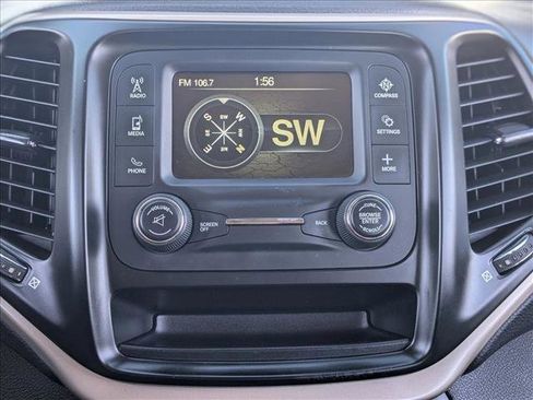 Used 2018 Jeep Cherokee Latitude image 13
