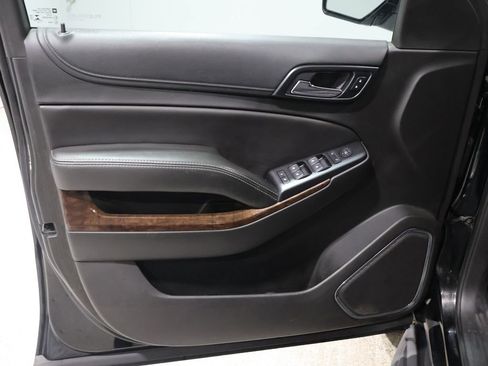 Used 2018 Chevrolet Suburban LS image 12