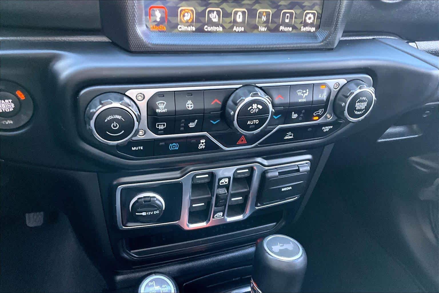 Used 2023 Jeep Wrangler Unlimited Sahara w/ Cold Weather Group AWD/4WD image 31