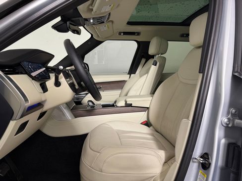 Used 2024 Land Rover Range Rover Long Wheelbase SE image 5