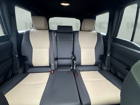 Used 2025 Lexus GX 550 AWD/4WD image 7