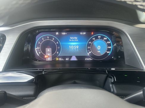 Used 2024 Volkswagen Atlas Cross Sport SE w/ Panoramic Sunroof Package FWD image 15