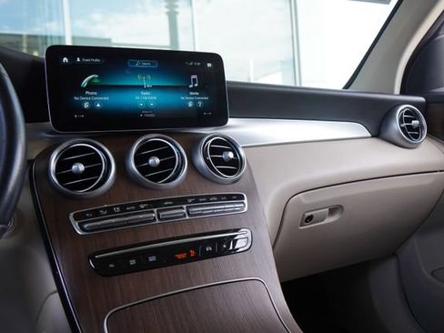 Used 2021 Mercedes-Benz GLC 300 4MATIC image 20