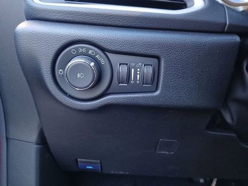 New 2026 Chrysler Pacifica Select FWD image 25