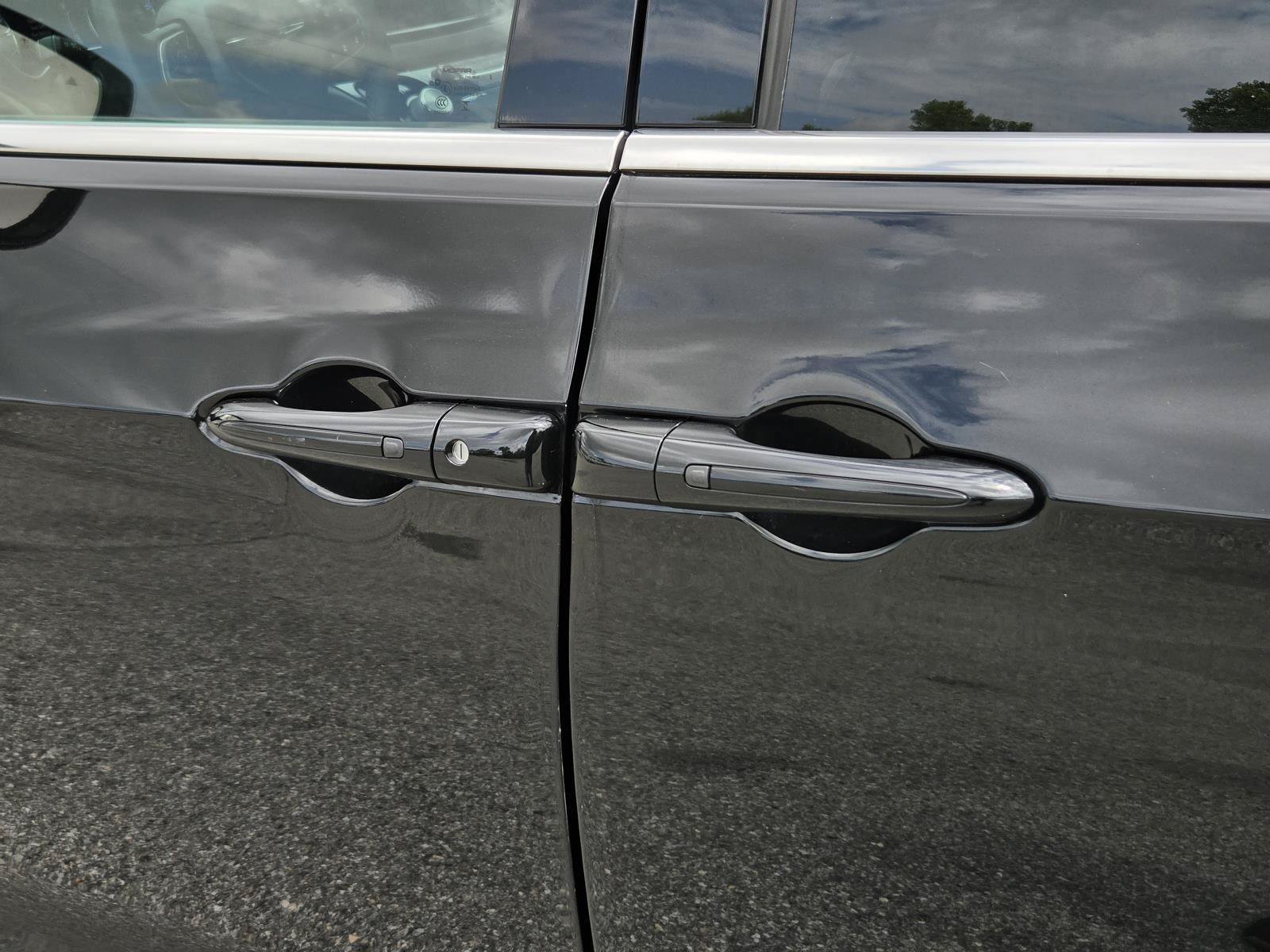 Used 2025 Chrysler Pacifica Select FWD image 7