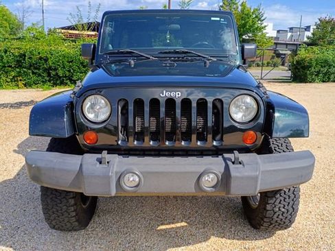 Used 2012 Jeep Wrangler Unlimited Sahara w/ Connectivity Group AWD/4WD image 3