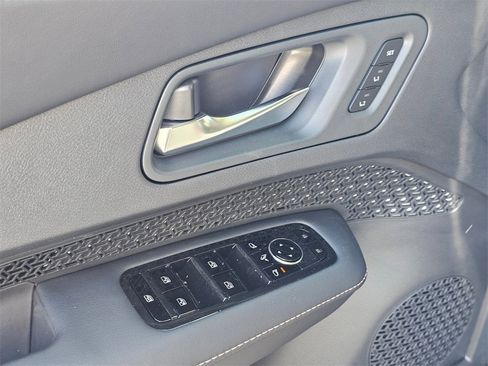 New 2025 Nissan Ariya AWD image 30