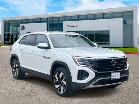 New 2026 Volkswagen Atlas Cross Sport SE FWD image 2