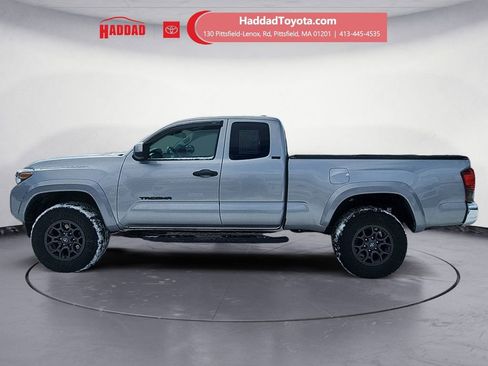 Certified 2018 Toyota Tacoma SR5 image 2