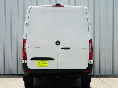 Used 2023 Mercedes-Benz Sprinter 1500 image 11