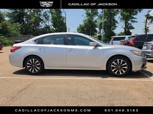 Used 2017 Nissan Altima 2.5 SV FWD image 5