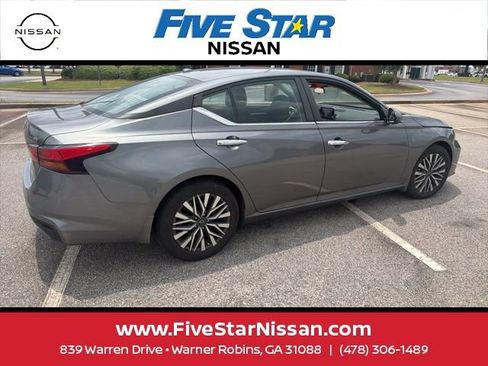 Used 2023 Nissan Altima 2.5 SV FWD image 13