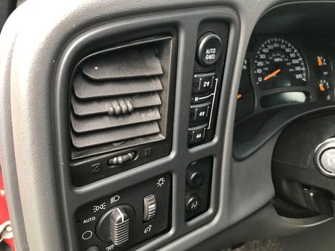 Used 2003 Chevrolet Avalanche 4x4 w/ Suspension Package, Off-Road image 11