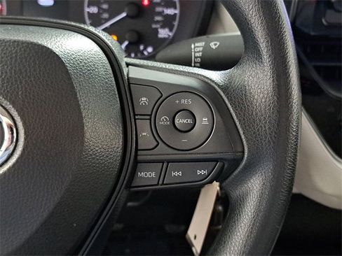 Used 2025 Toyota Corolla LE image 25