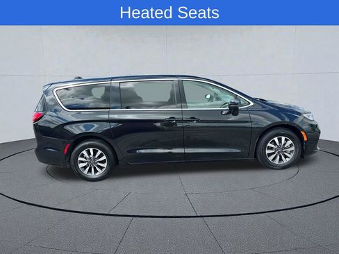 Used 2023 Chrysler Pacifica Touring-L FWD image 7