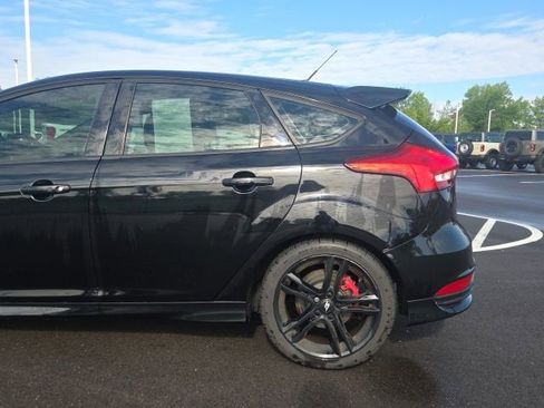 Used 2017 Ford Focus ST w/ Equipment Group 402A FWD image 13