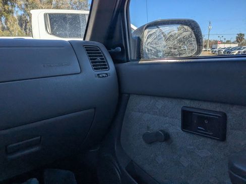 Used 2000 Toyota Tacoma 2WD Regular Cab image 16