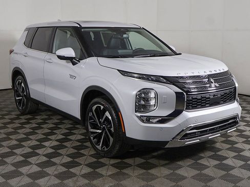 New 2025 Mitsubishi Outlander SE AWD/4WD image 2