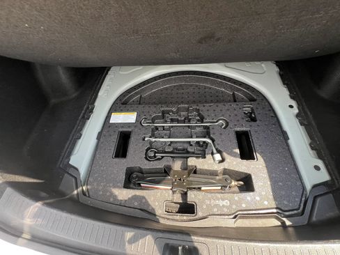Used 2021 Toyota Corolla LE FWD image 19