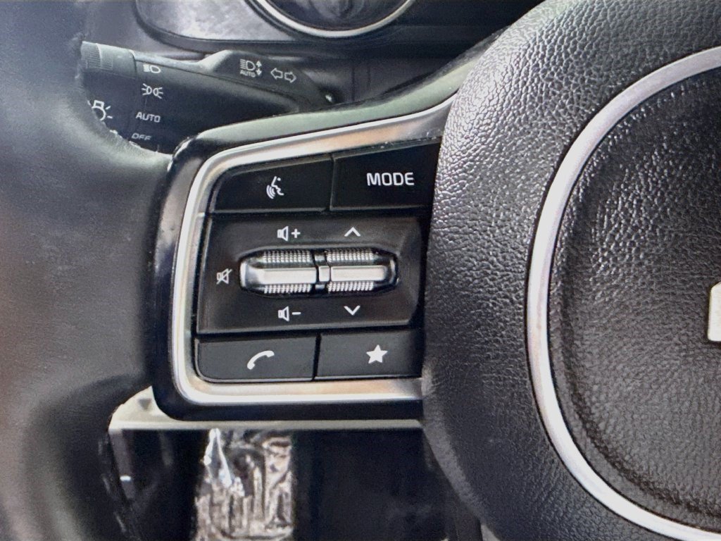 Used 2024 Kia Carnival LX FWD image 13