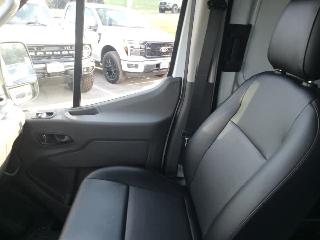 Used 2023 Ford E-Transit 148 High Roof Extended RWD image 20