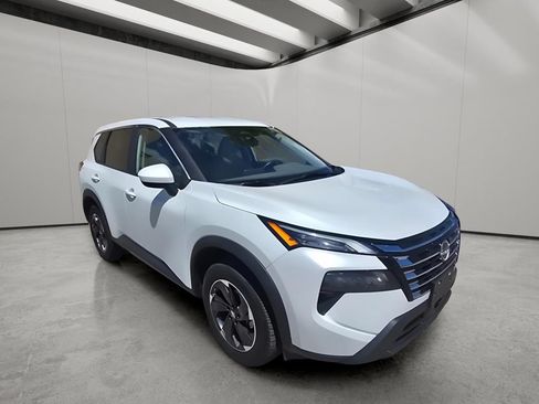 Used 2025 Nissan Rogue SV AWD/4WD image 13
