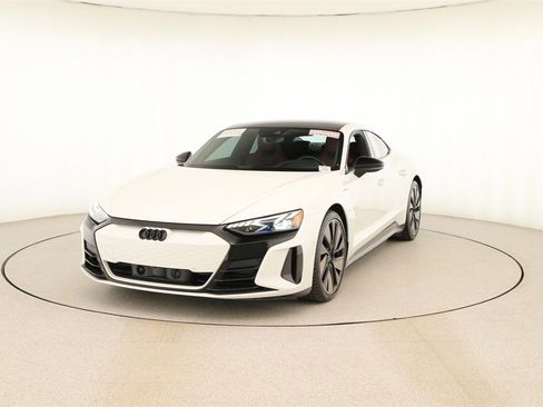 Used 2024 Audi e-tron GT Prestige image 12