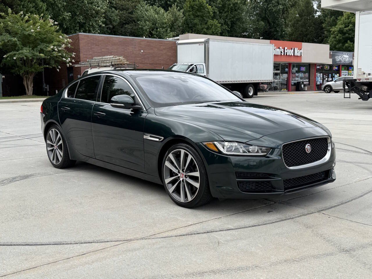 Used 2017 Jaguar XE Prestige RWD image 3