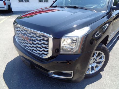 Used 2018 GMC Yukon Denali w/ Open Road Package AWD/4WD image 17