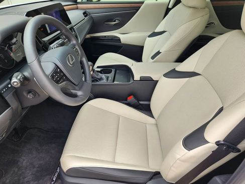 Used 2024 Lexus ES 250 w/ Premium Package image 13