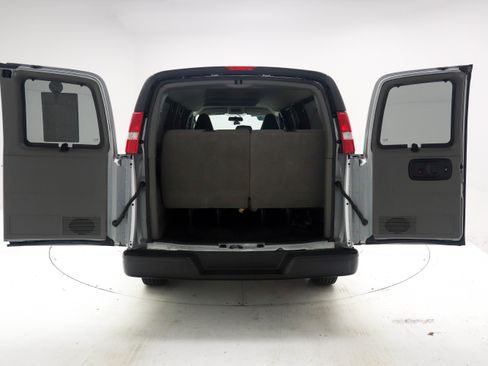 Used 2019 Chevrolet Express 3500 LS RWD image 10