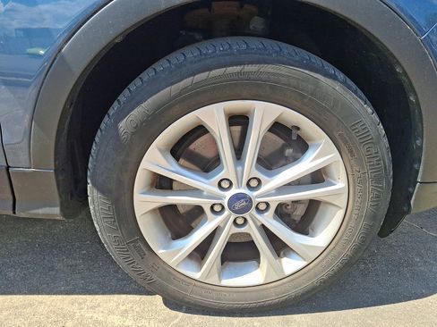 Used 2018 Ford Escape SE w/ SE Sync 3 Package image 9