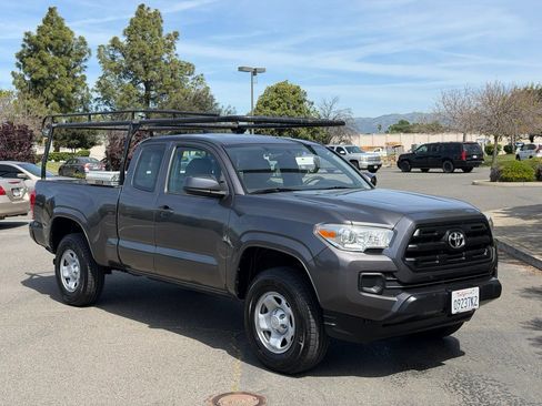 Used 2017 Toyota Tacoma SR w/ SR Convenience Package image 7