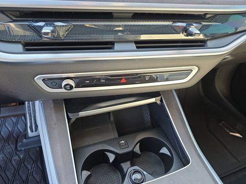 Used 2025 BMW X5 sDrive40i w/ M Sport Package image 28