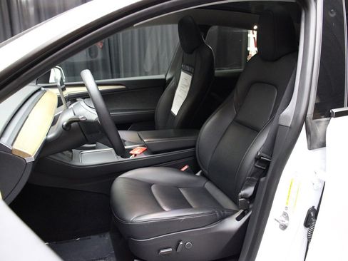 Used 2023 Tesla Model Y Long Range image 39