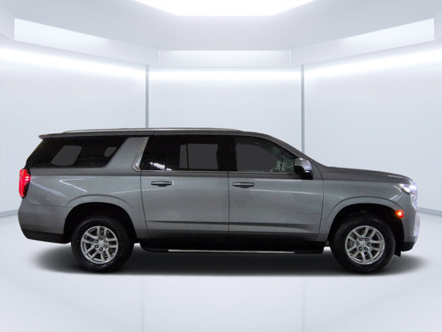 Used 2023 Chevrolet Suburban LT AWD/4WD image 2