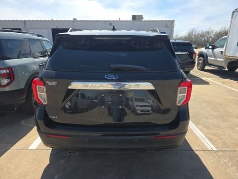 Used 2022 Ford Explorer XLT image 4