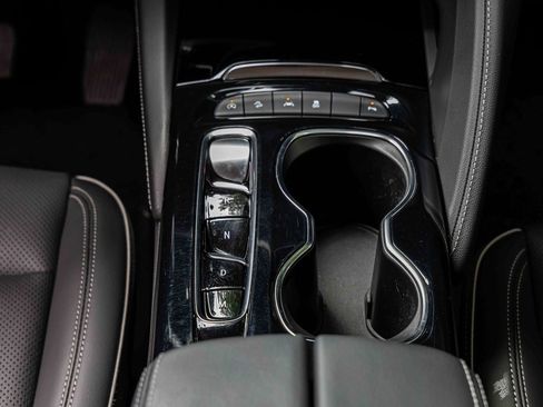 Used 2023 Buick Envision Essence image 13