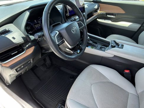 Used 2024 Toyota Grand Highlander AWD image 10