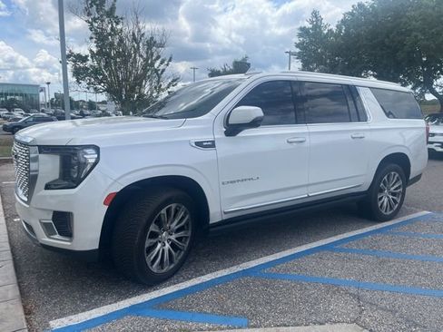 Used 2021 GMC Yukon XL Denali image 1