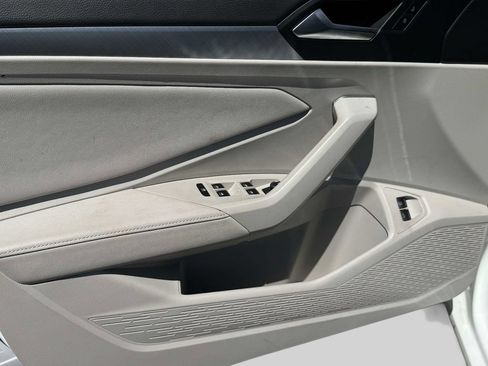 Used 2023 Volkswagen Jetta SE w/ Panoramic Sunroof Package FWD image 19