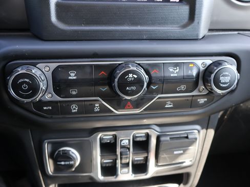 Used 2021 Jeep Wrangler Unlimited Sport AWD/4WD image 23