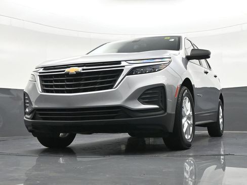 Used 2023 Chevrolet Equinox LS FWD image 32