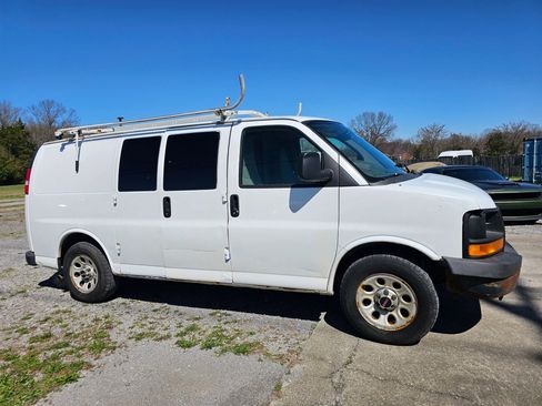Used 2010 GMC Savana 1500 Van 3D image 12