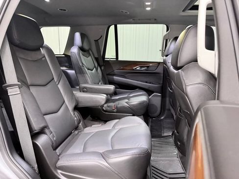 Used 2020 Cadillac Escalade Luxury w/ LPO, Radiant Package AWD/4WD image 41
